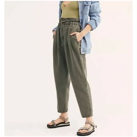 Women Free People Margate Pleated Trousers Pants in Kelp Green Size Small - Picture 1 of 9